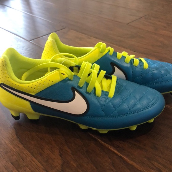 women's tiempo soccer cleats